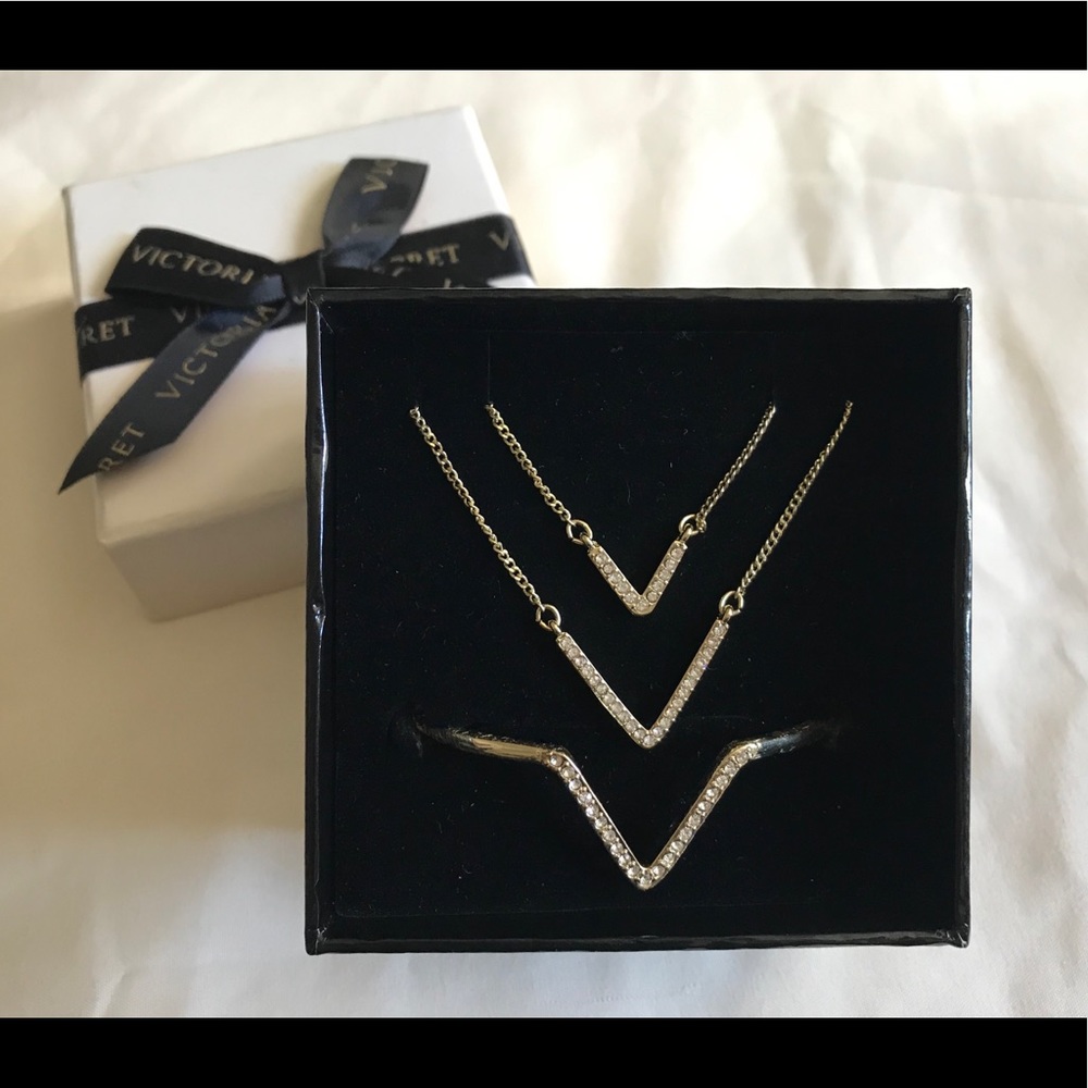 🔆 Victoria’s Secret jewelry set